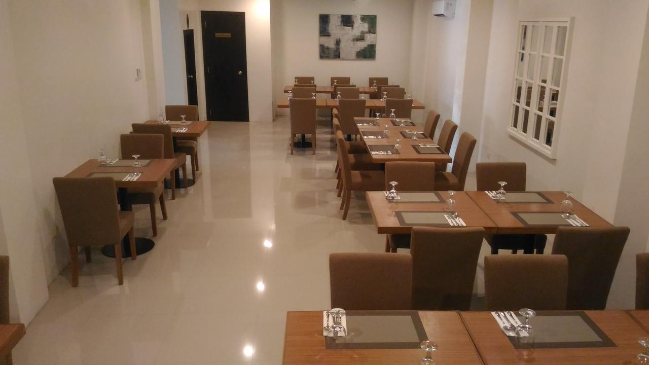 Top Star Hotel Oton Buitenkant foto